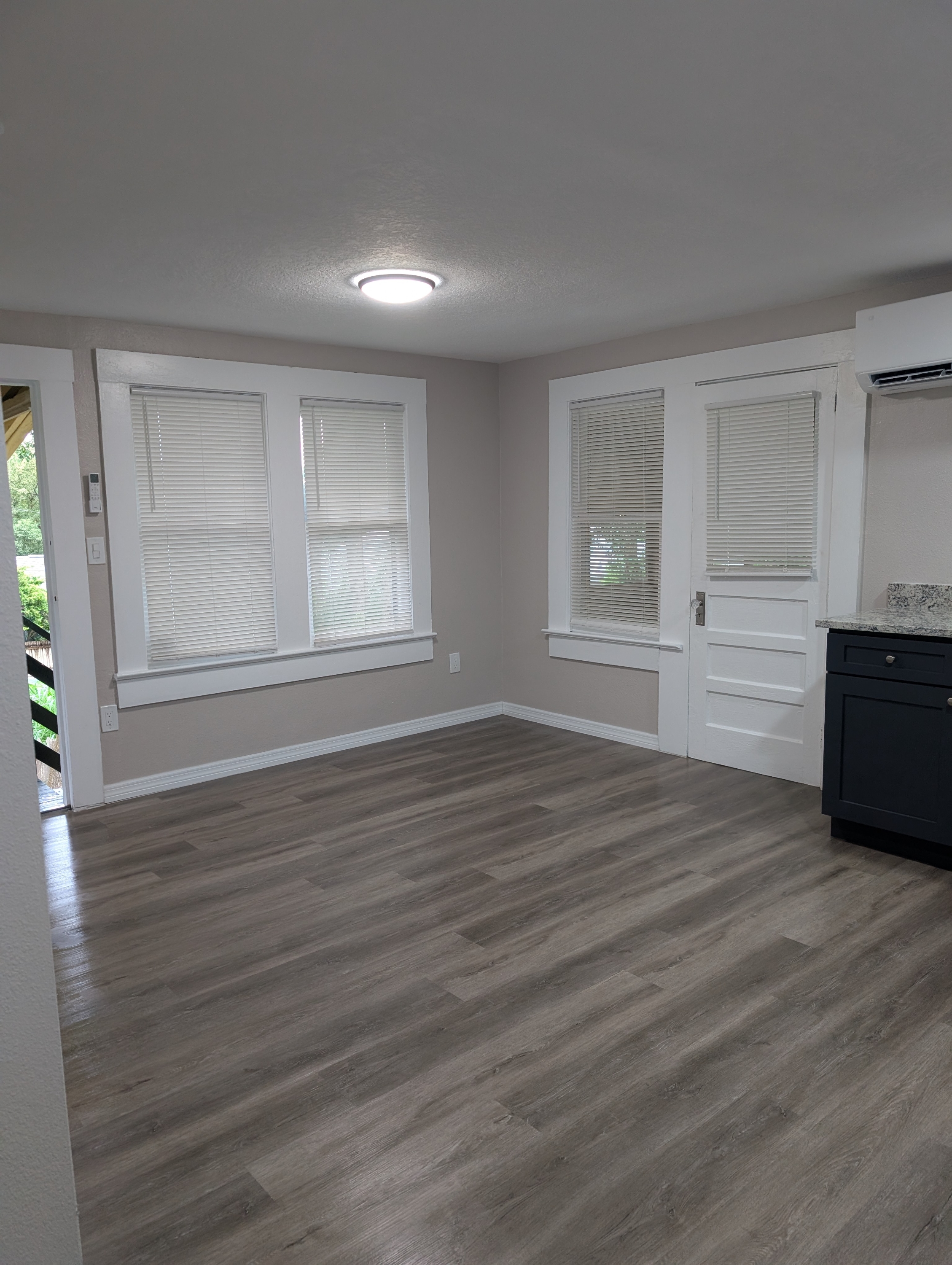 1233 E Ridgewood St - B